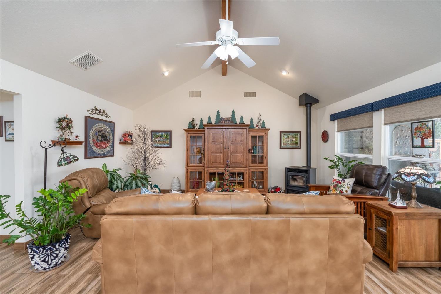33655 River Knolls Road Coarsegold, CA 93614 - Photo 9 of 55 a very nice looking room with a large window