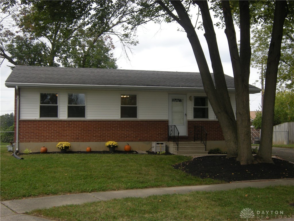 3595 Ln Garden Court Riverside, OH 45404 - Photo 1 of 29