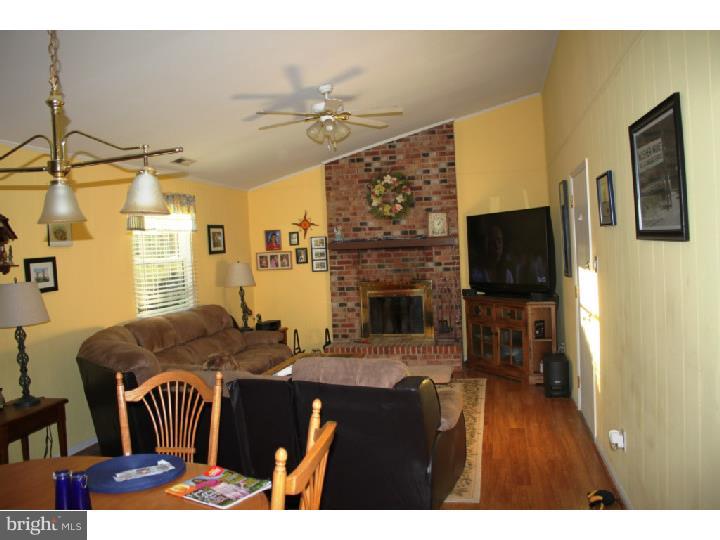 2554 Valley View Road Bensalem, PA 19020 - Photo 16 of 25 Family Room