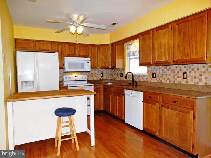 2554 Valley View Road Bensalem, PA 19020 - Photo 9 of 25 Kitchen