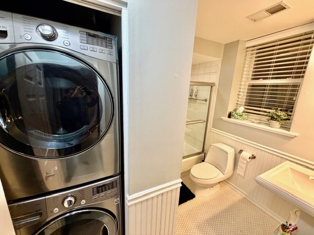 Undisclosed Address Chicago, IL 60614 - Photo 18 of 18 a utility room with dryer and washer