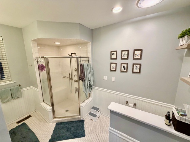 Undisclosed Address Chicago, IL 60614 - Photo 9 of 18 a bathroom with a tub sink and mirror