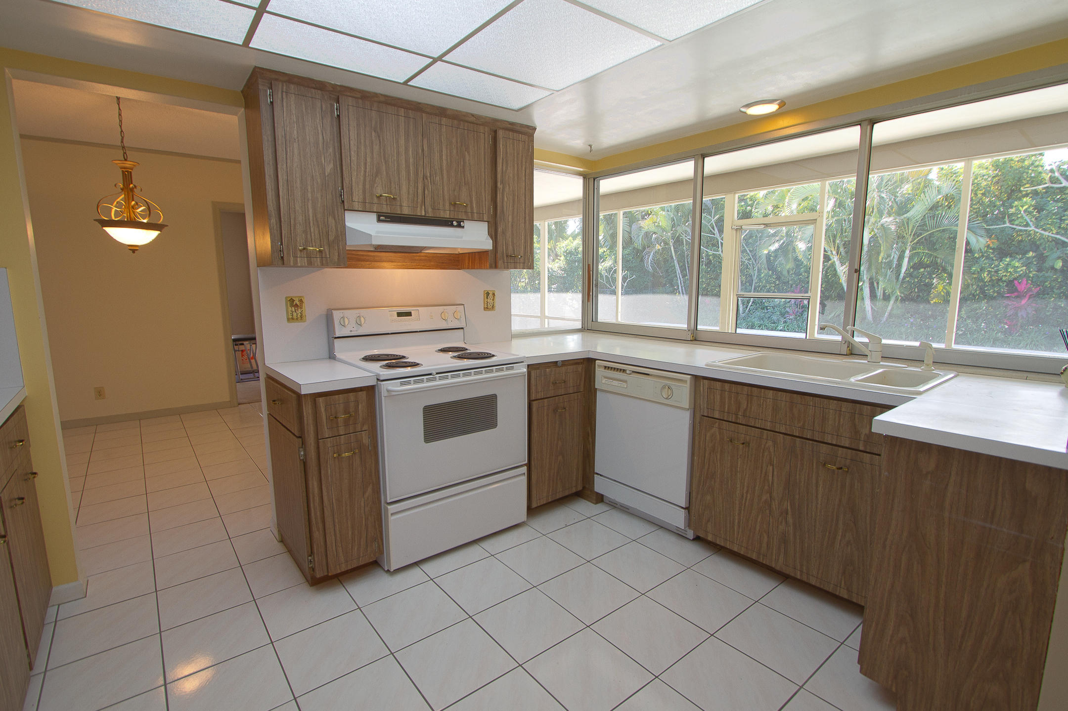 981 Southwest 11th Terrace Boca Raton, FL 33486 - Photo 7 of 17 Kitchen