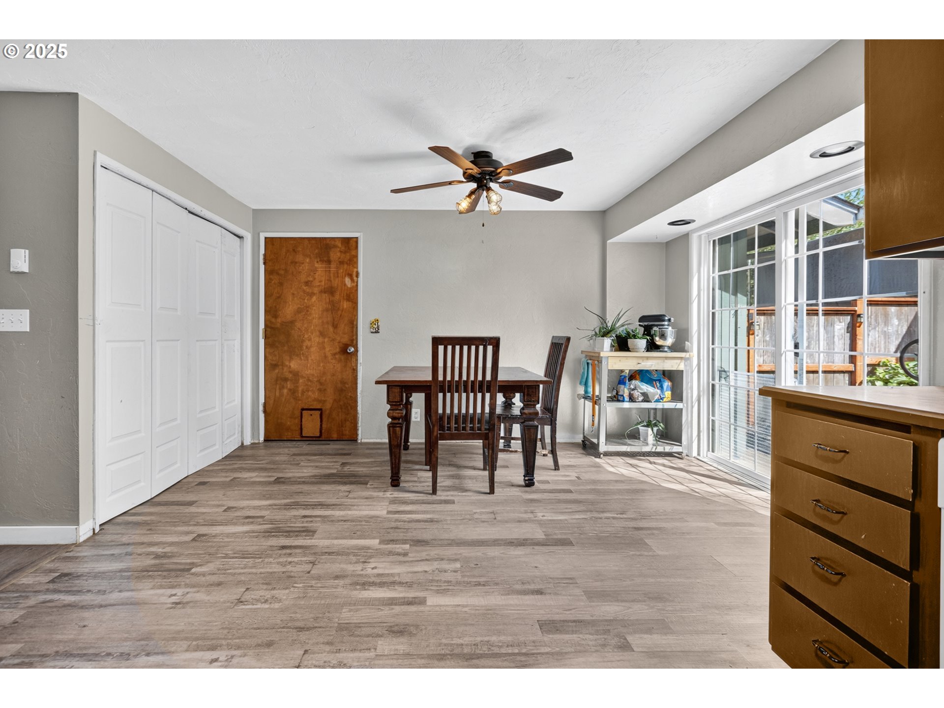 328 74th Street Springfield, OR 97478 - Photo 4 of 36