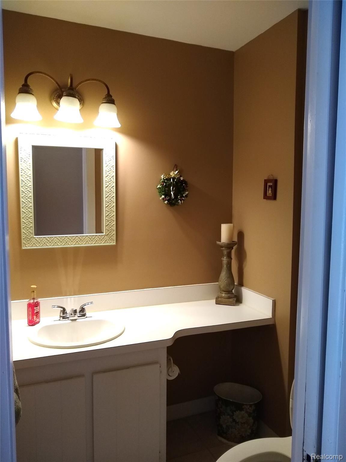 2901 Bullard Road Hartland, MI 48353 - Photo 14 of 26 Lavatory