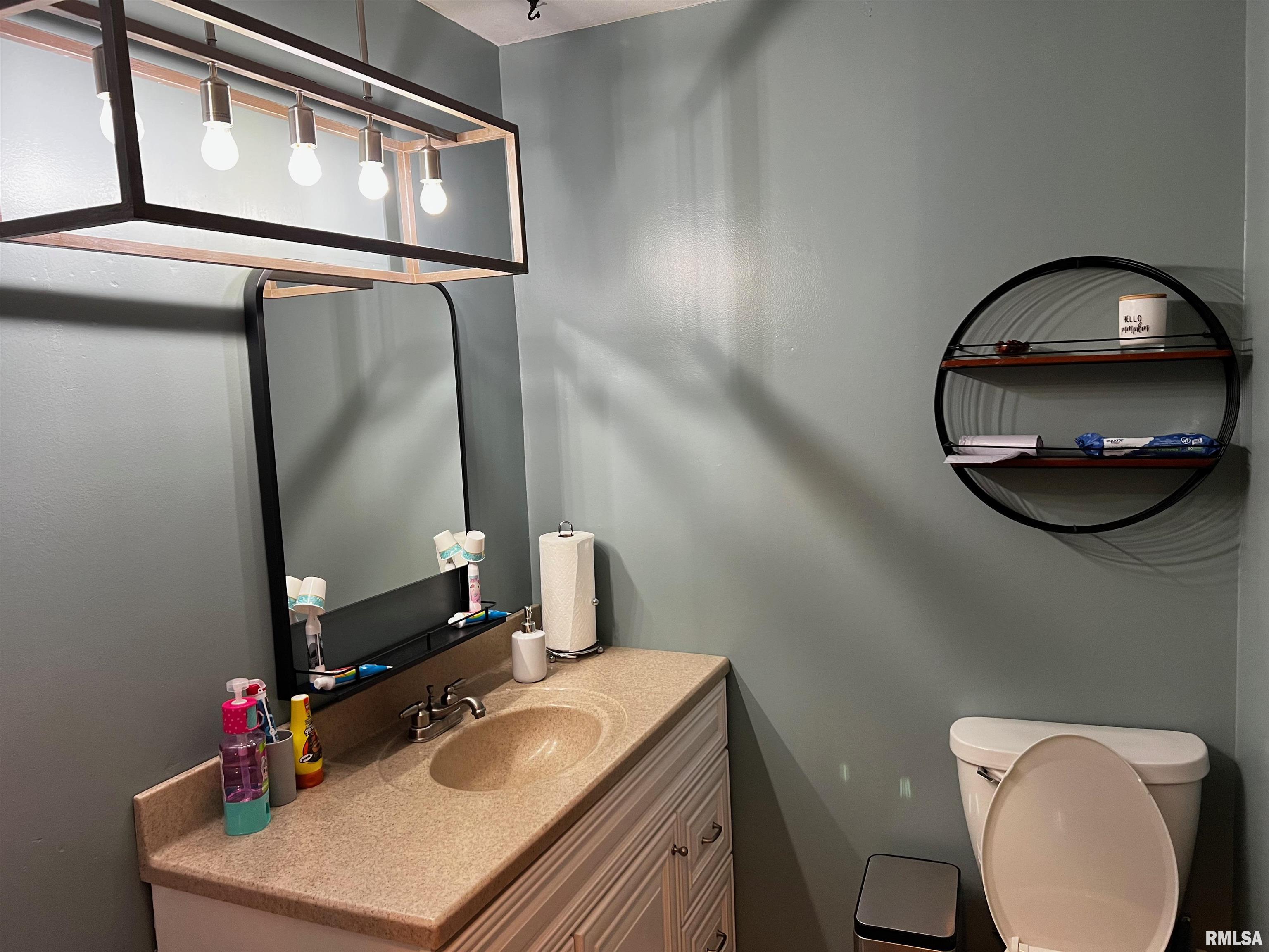 305 Lincoln Road Canton, IL 61520 - Photo 12 of 28 Gallery Image 12