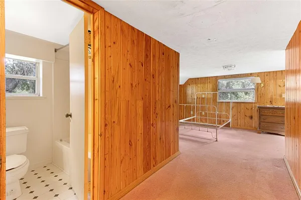 a view of en suite bathroom