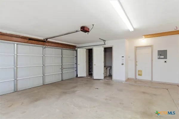 $399,000 | 197 Thomas Drive, Martindale, TX 78655