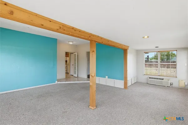 $399,000 | 197 Thomas Drive, Martindale, TX 78655