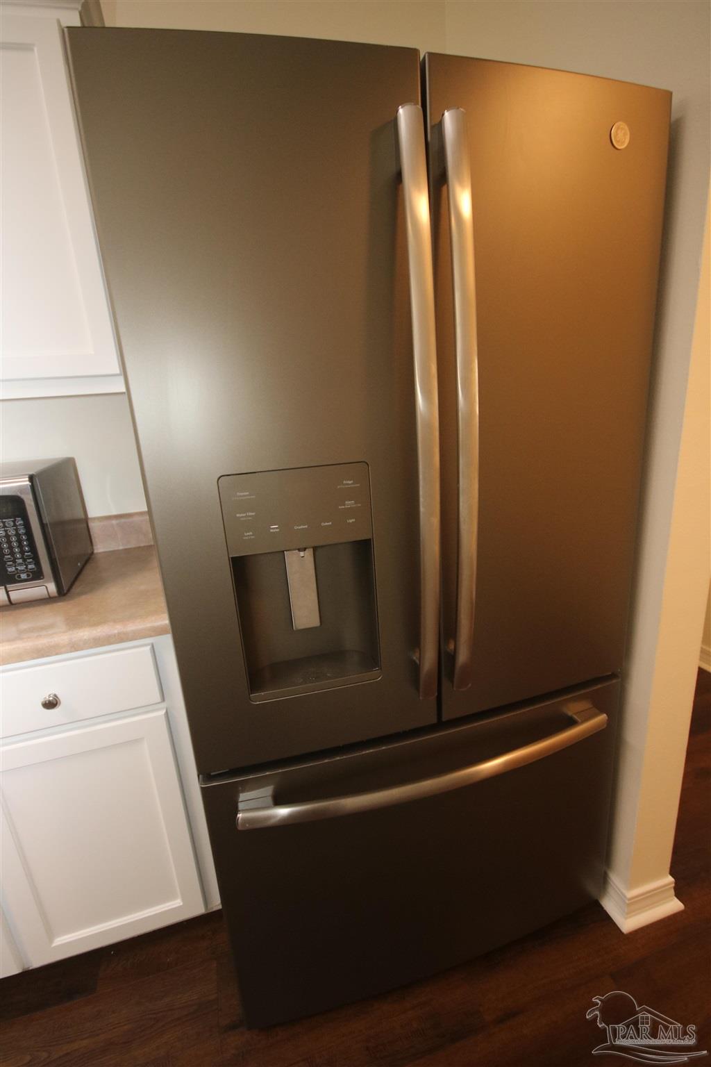 4930 Chads Circle Milton, FL 32571 - Photo 18 of 50 a close up of a microwave