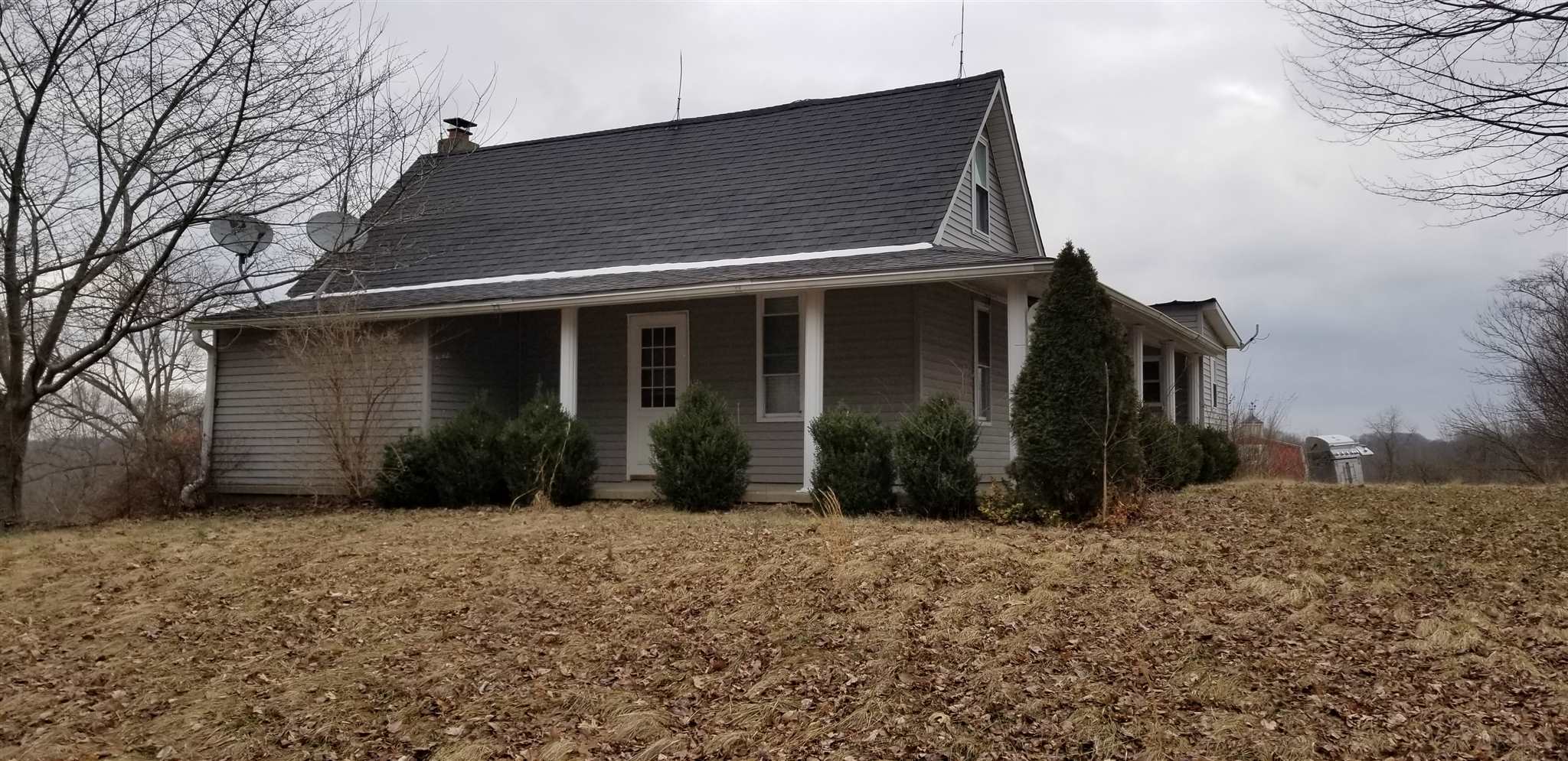 1437 East Frye Road Bloomfield, IN 47424 - Photo 2 of 22