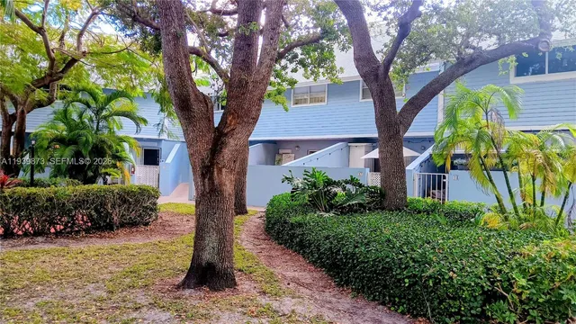 $599,000 | 798 Crandon Boulevard, Unit 55B, Key Biscayne, FL 33149