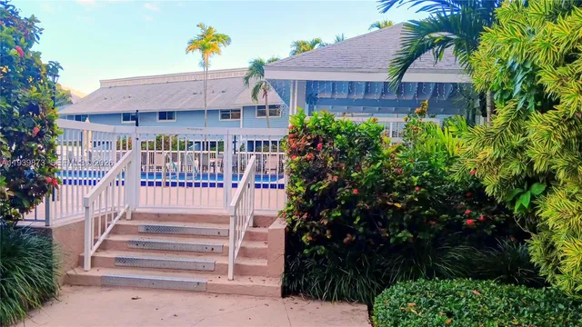 $599,000 | 798 Crandon Boulevard, Unit 55B, Key Biscayne, FL 33149