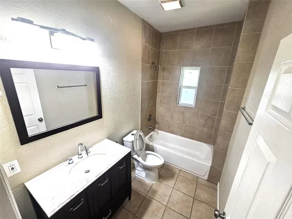 $1,695 | 1927 West 10th Street, Dallas, TX 75208