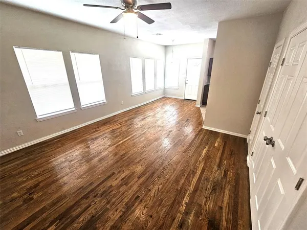 $1,695 | 1927 West 10th Street, Dallas, TX 75208