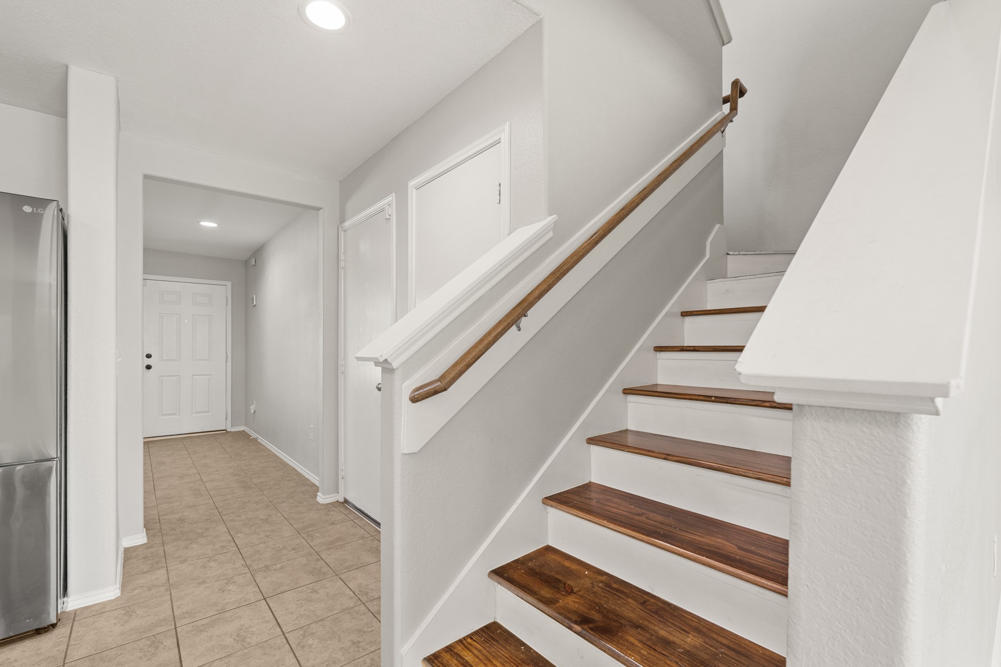 21359 Bandera Ranch Lane Katy, TX 77449 - Photo 5 of 31 a view of entryway and hall