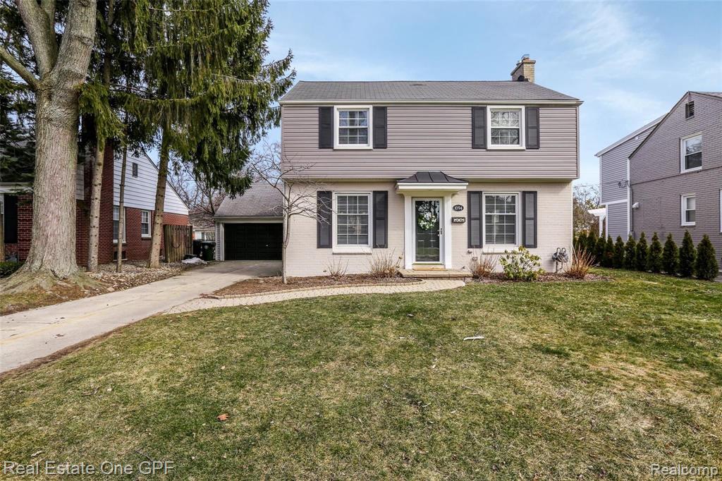 1094 Roslyn Road Grosse Pointe Woods, MI 48236 - Photo 1 of 41