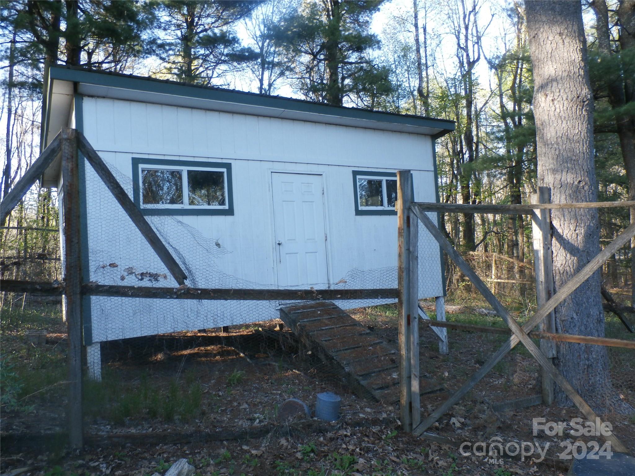 288 Firetower Road Spruce Pine, NC 28777 - Photo 23 of 47 a house view with a backyard space