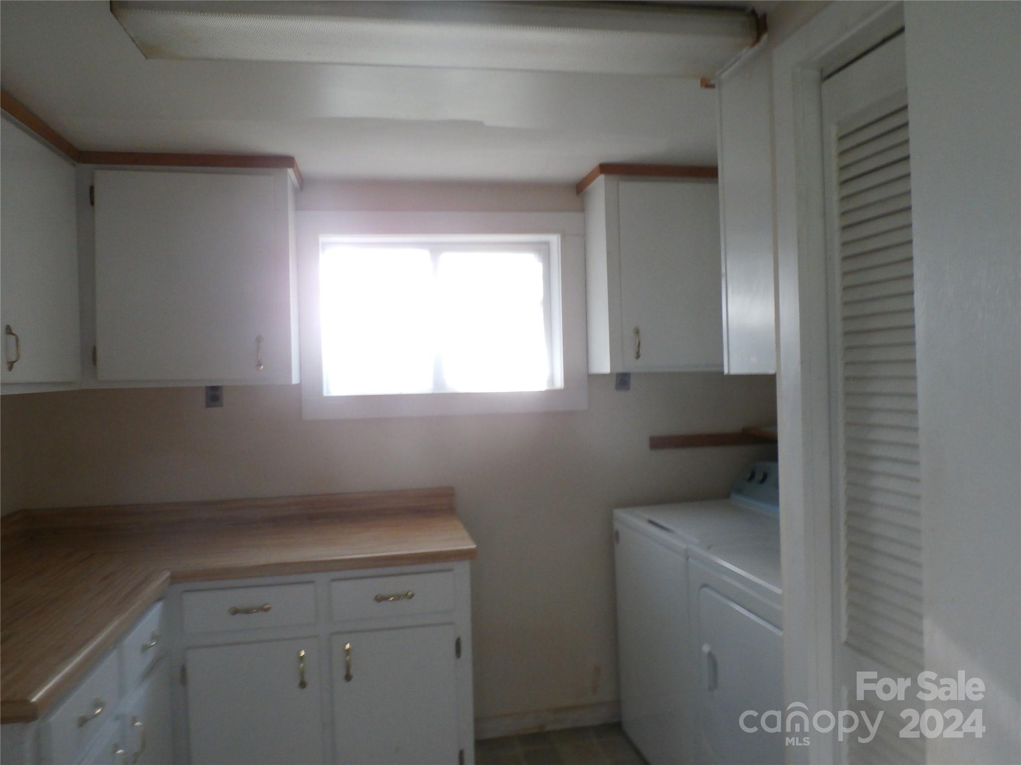 288 Firetower Road Spruce Pine, NC 28777 - Photo 9 of 47 a room with a window