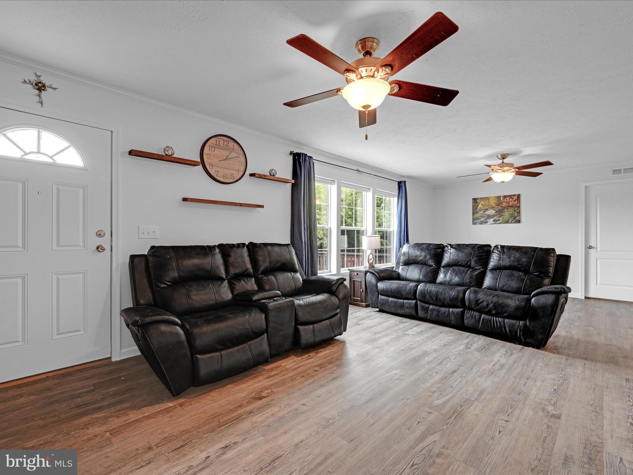 1279 Washington Road Leesport, PA 19533 - Photo 7 of 54 Living Room