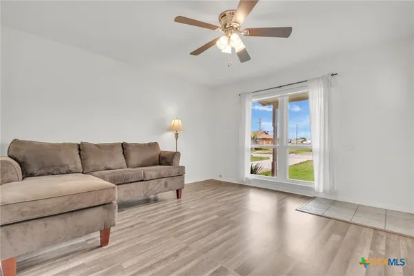 $195,000 | 104 South Meadow Drive, Little River-Academy, TX 76554
