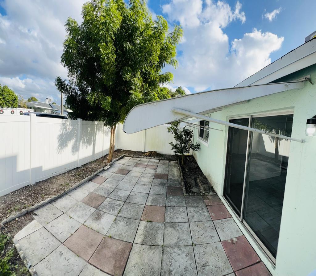 9267 Southwest 5th Street, Unit B Boca Raton, FL 33428 - Photo 3 of 18 Unknown-8