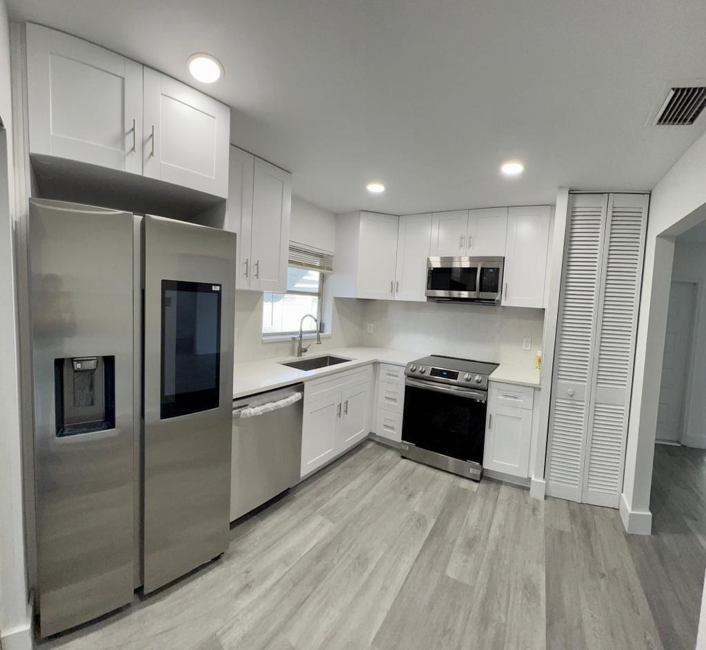 9267 Southwest 5th Street, Unit B Boca Raton, FL 33428 - Photo 5 of 18 Unknown-10