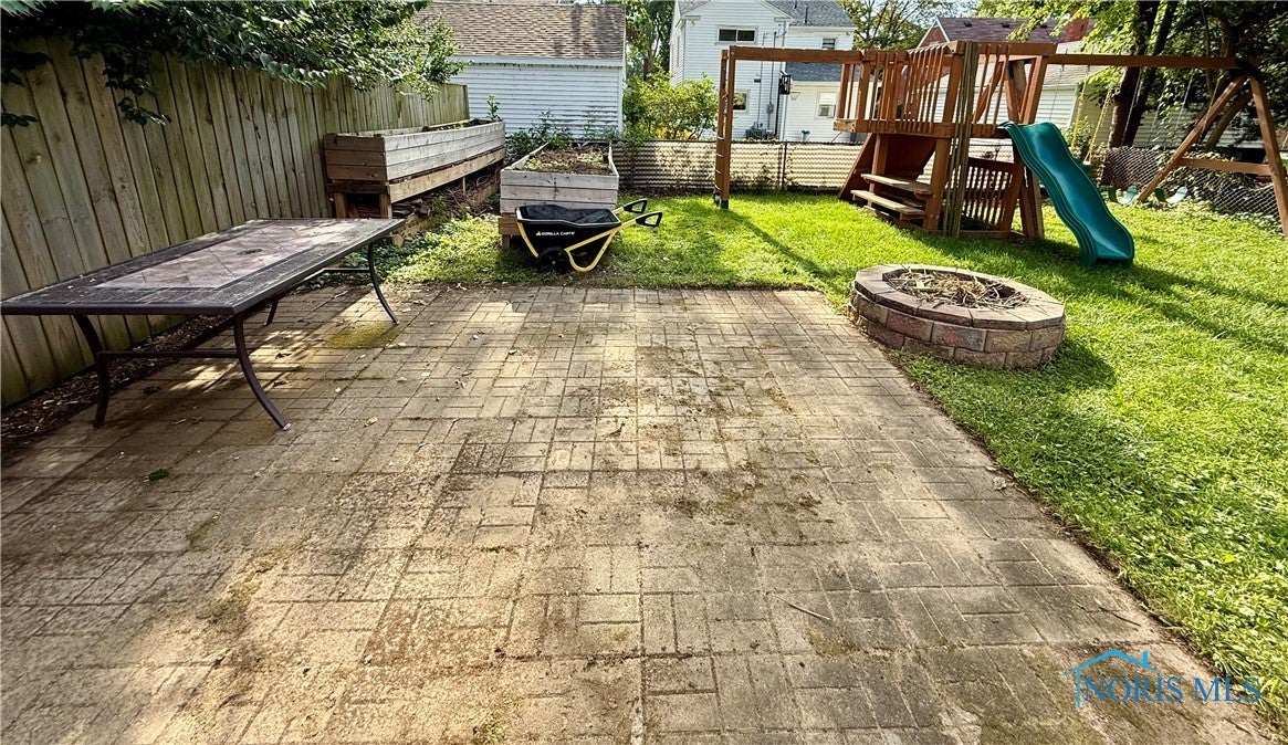 4205 Garrison Road Toledo, OH 43613 - Photo 5 of 23 Patio