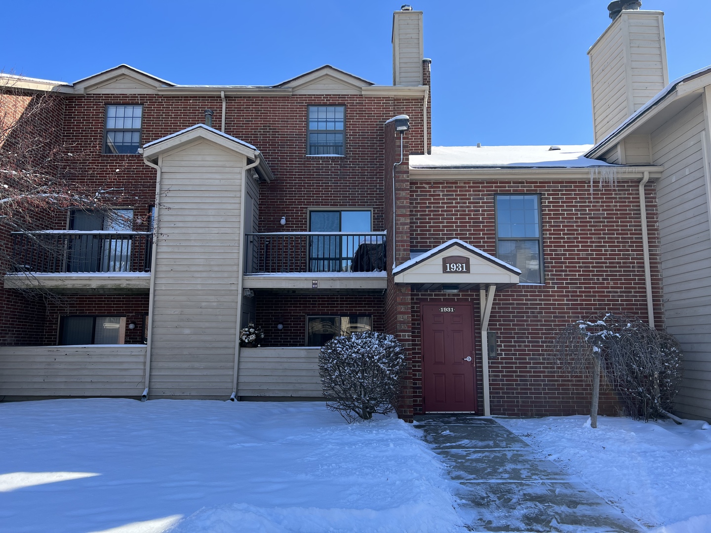 1931 North Hicks Road, Unit 211 Palatine, IL 60074 - Photo 1 of 18 a front view of a house with a garden