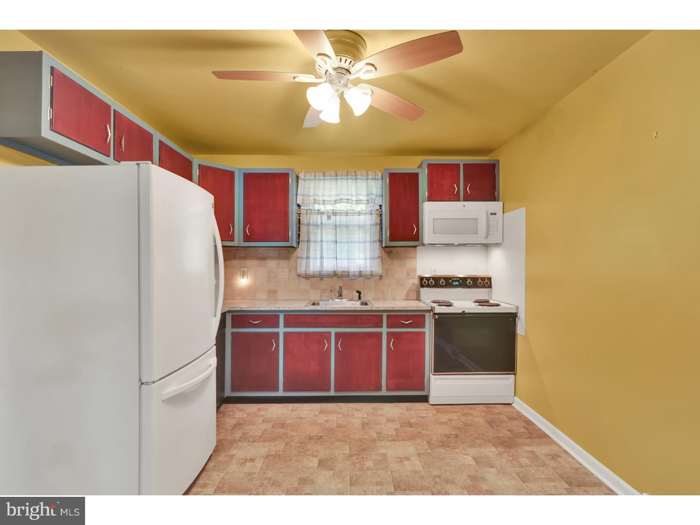2014 Pleasant Valley Road Newark, DE 19702 - Photo 6 of 16 Kitchen