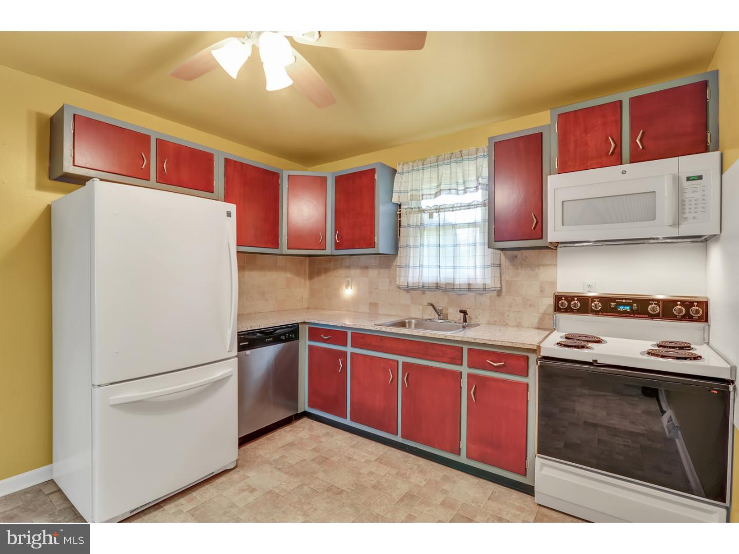 2014 Pleasant Valley Road Newark, DE 19702 - Photo 7 of 16 Kitchen
