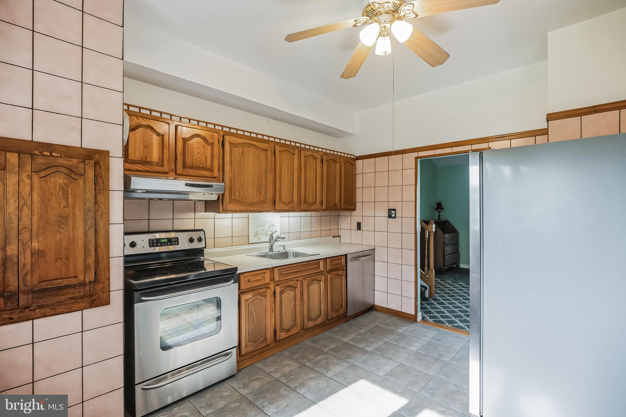 400 Bruce Road Cherry Hill, NJ 08034 - Photo 6 of 19 Wood cabinets easy to paint