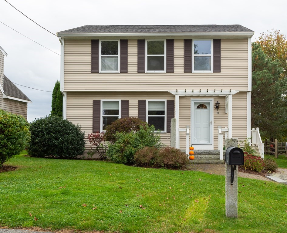 20 Ocean Drive Ipswich, MA 01938 - Photo 1 of 32 a front view of house with yard and green space