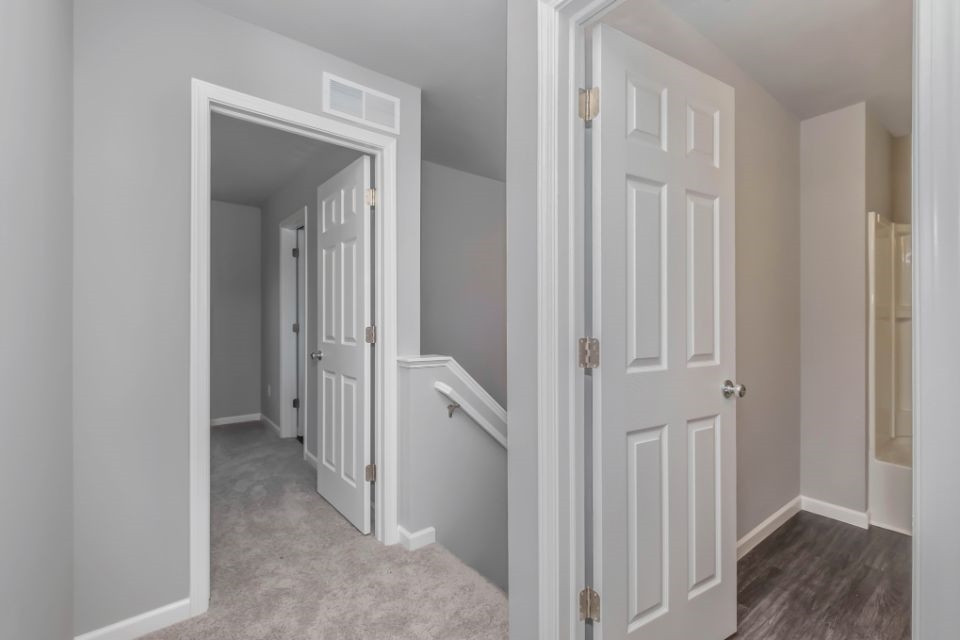 8060 Jordan Road Jackson, MI 49201 - Photo 15 of 26 Stock photo-2nd floor landing