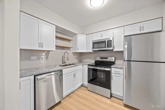 $115,000 | 17963 Huntleigh Court, Unit 302, Country Club Hills, IL 60478