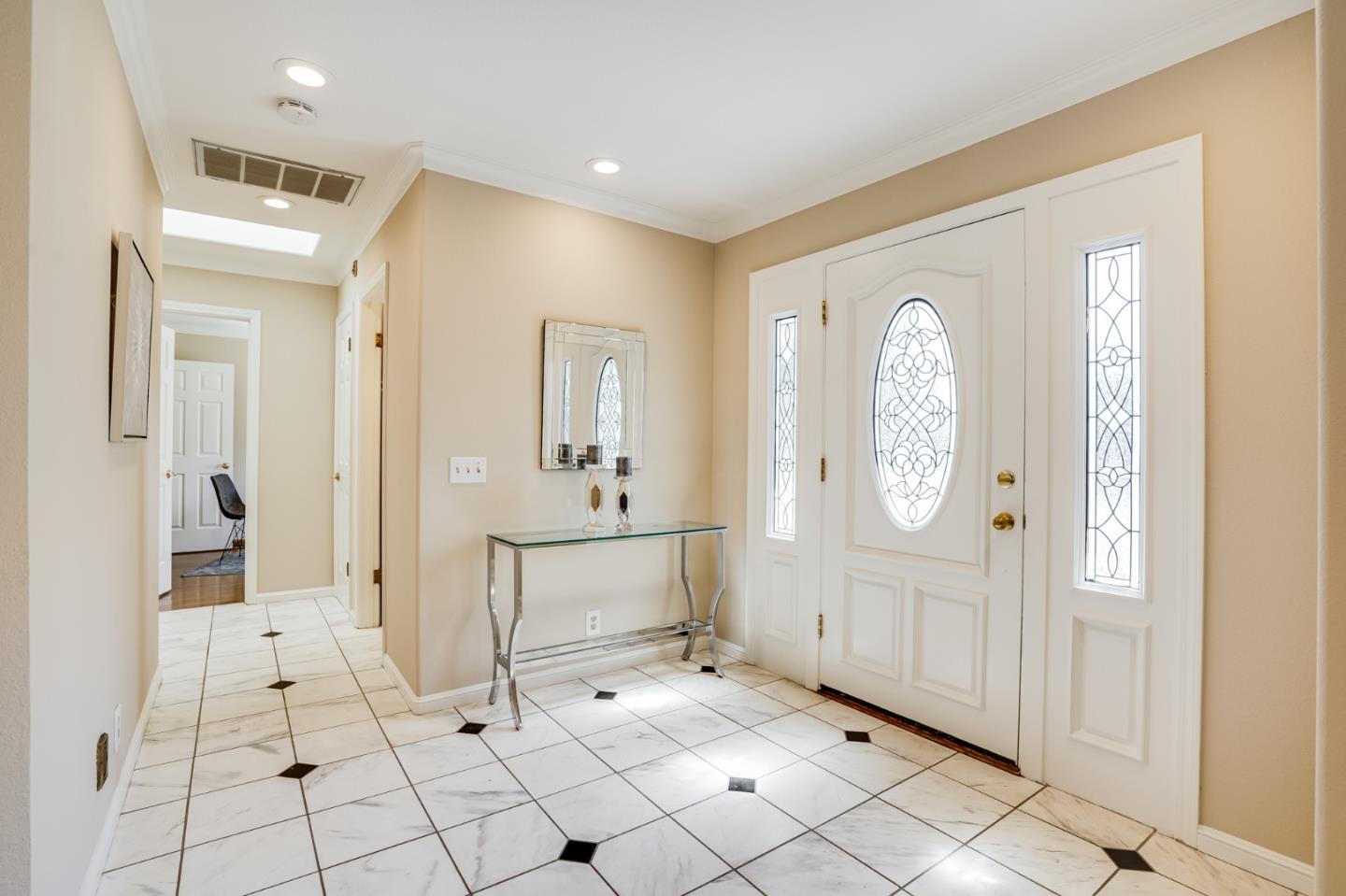 715 Pineview Drive San Jose, CA 95050 - Photo 6 of 34 a view of a hallway with bathroom