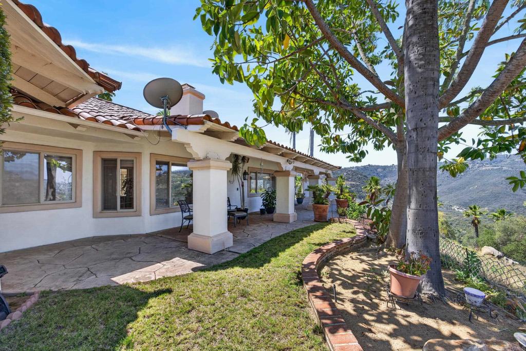 29629 Castleridge Road Valley Center, CA 92082 - Photo 7 of 45