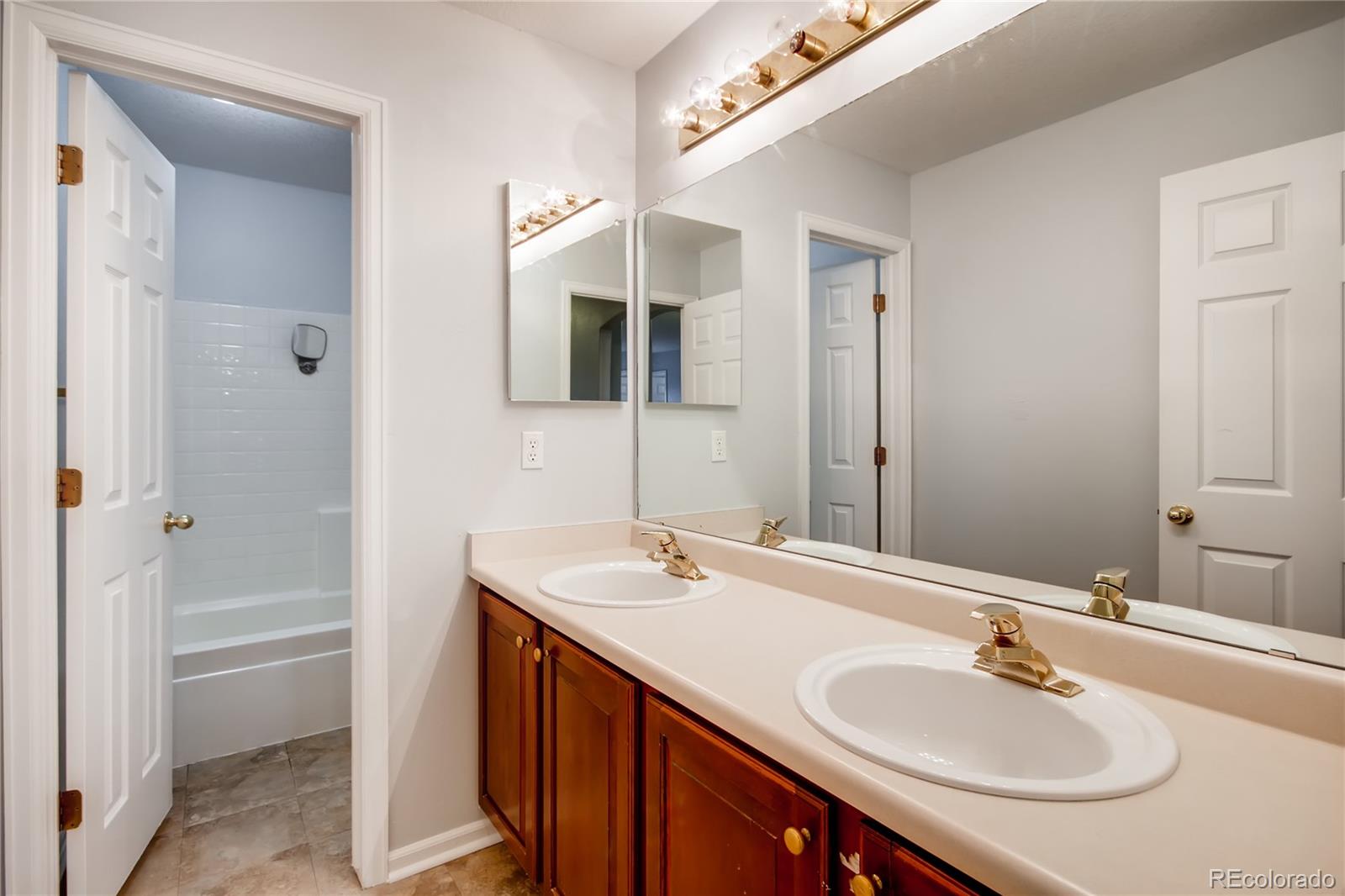 4521 Melbourne Way Highlands Ranch, CO 80130 - Photo 14 of 26 Gallery Image 14