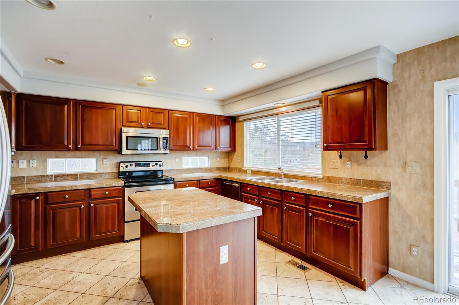 4521 Melbourne Way Highlands Ranch, CO 80130 - Photo 6 of 26 Gallery Image 6