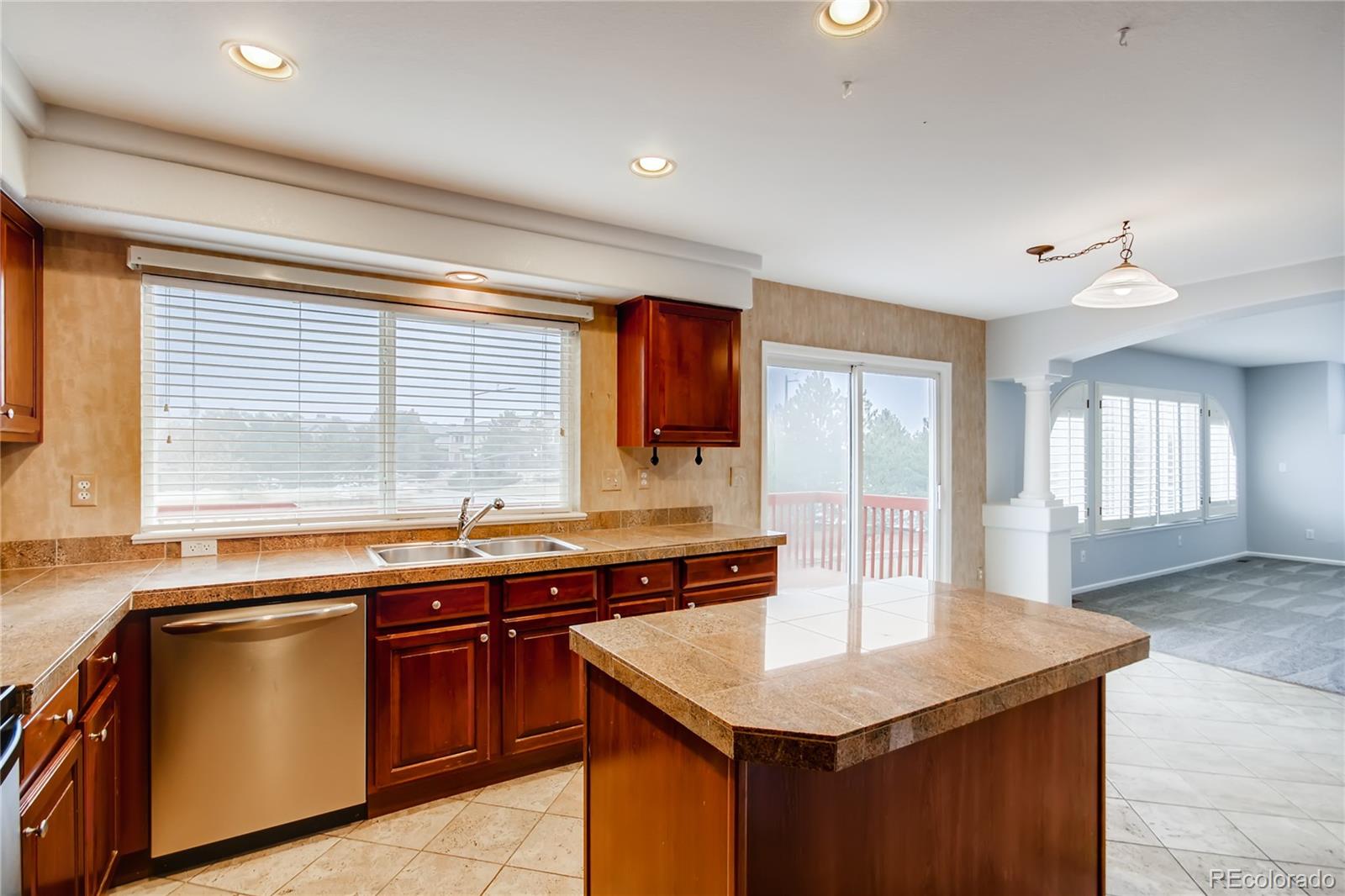 4521 Melbourne Way Highlands Ranch, CO 80130 - Photo 7 of 26 Gallery Image 7