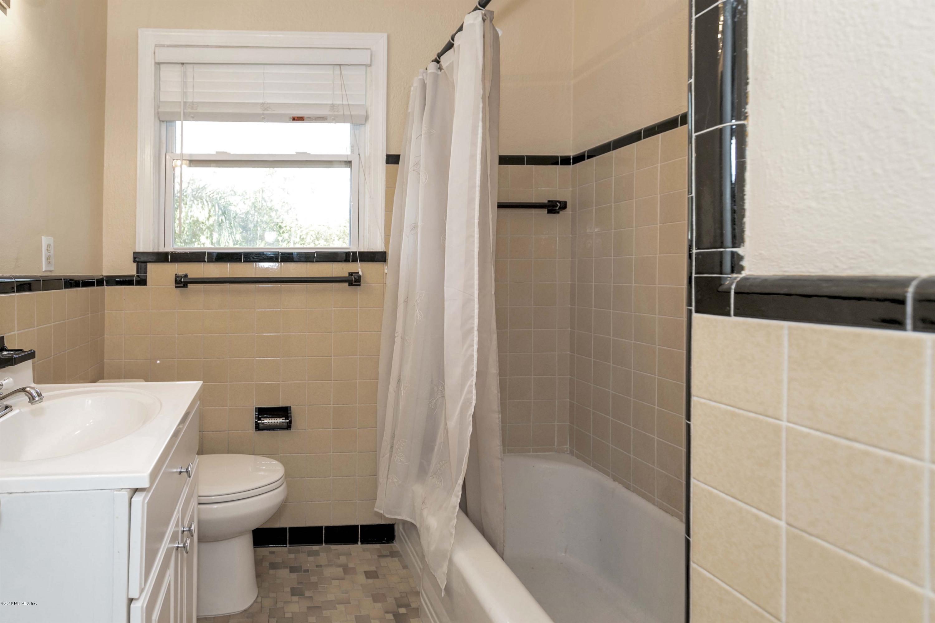 2020 Traymore Road Jacksonville, FL 32207 - Photo 8 of 13 008_Bathroom