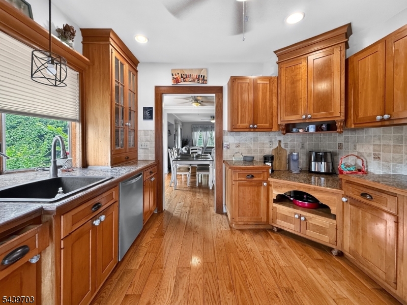 72 Hillcrest Road Watchung, NJ 07069 - Photo 3 of 25