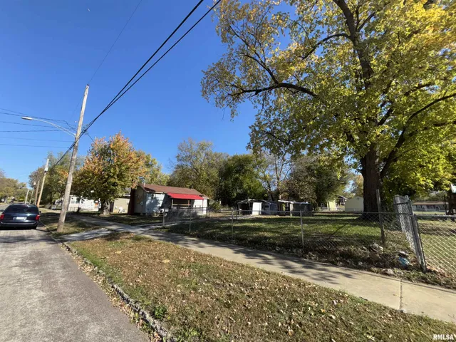 $12,000 | 1516 South Westmoreland Avenue, Peoria, IL 61605