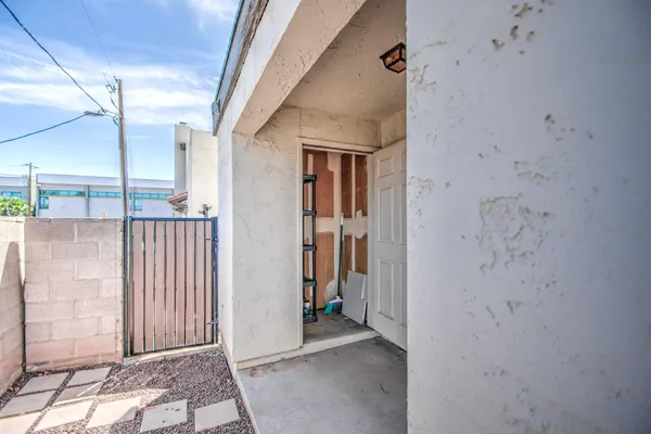 $2,000 | 7761 North 19th Drive, Phoenix, AZ 85021