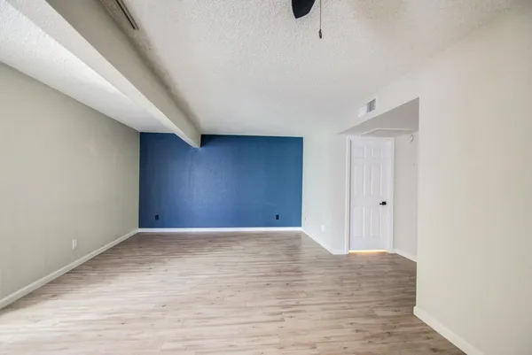 $2,000 | 7761 North 19th Drive, Phoenix, AZ 85021