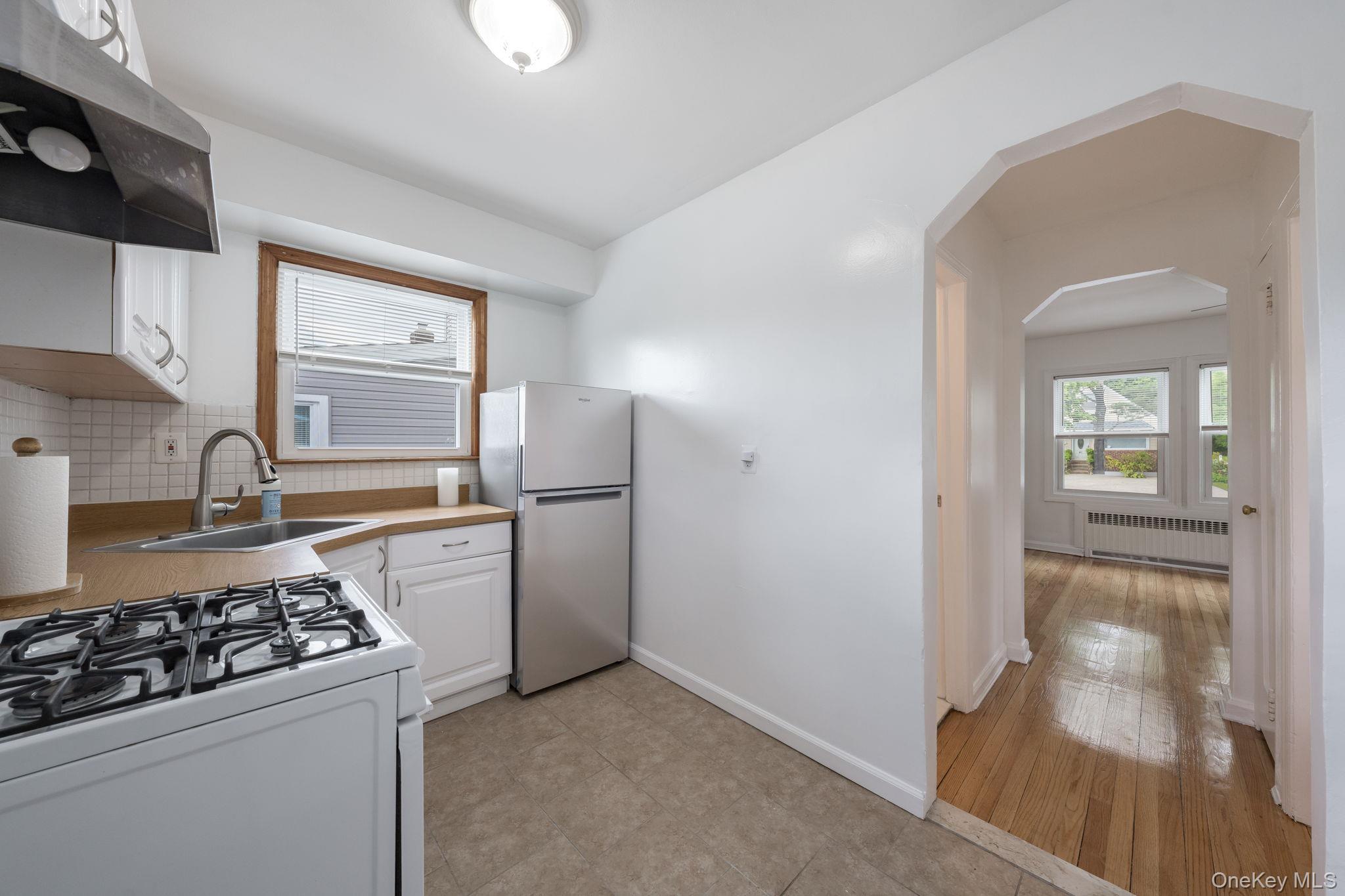 82 Nottingham Avenue Valley Stream, NY 11580 - Photo 24 of 30 Unit 2 Kitchen