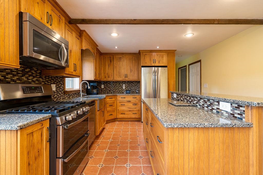 85 Litchfield Road Londonderry, NH 03053 - Photo 6 of 40 Gallery Image 6