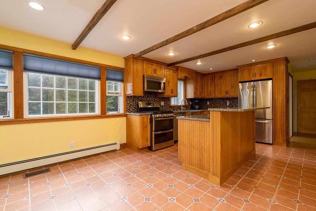 85 Litchfield Road Londonderry, NH 03053 - Photo 8 of 40 Gallery Image 8