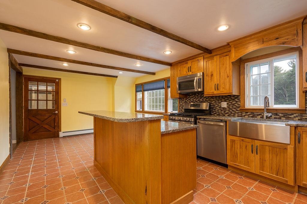 85 Litchfield Road Londonderry, NH 03053 - Photo 9 of 40 Gallery Image 9