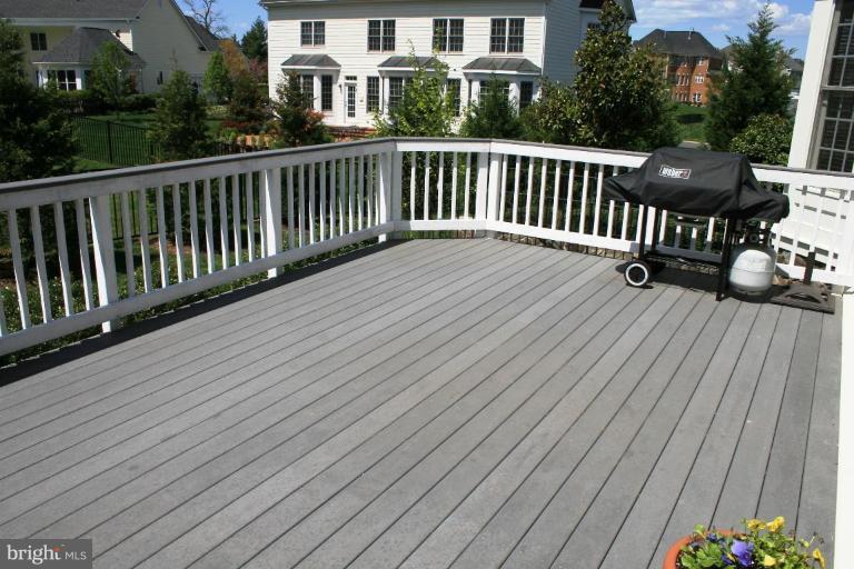 8323 Roxborough Loop Gainesville, VA 20155 - Photo 11 of 24 Deck